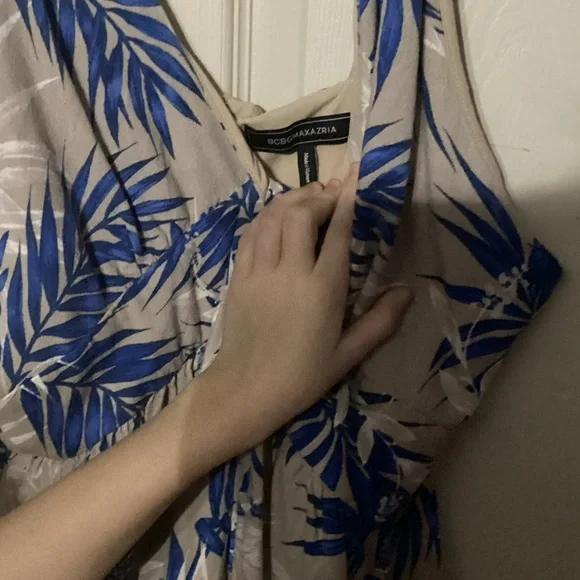 BCBGMaxAzria Blue and White Leaf Print Midi Dress - Picture 4 of 5